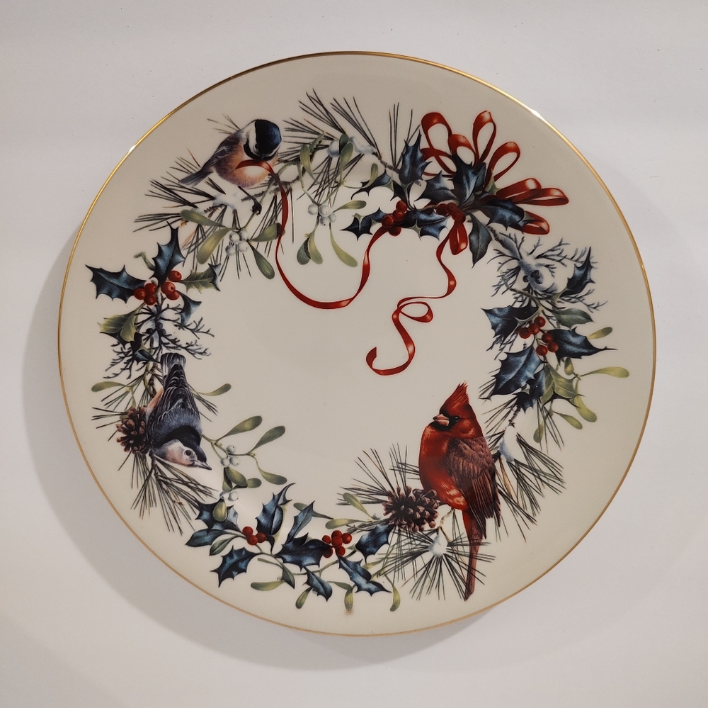 Lenox 'Winter Greetings' (Cardinal) Fine bone china dinner plate. New with tag.